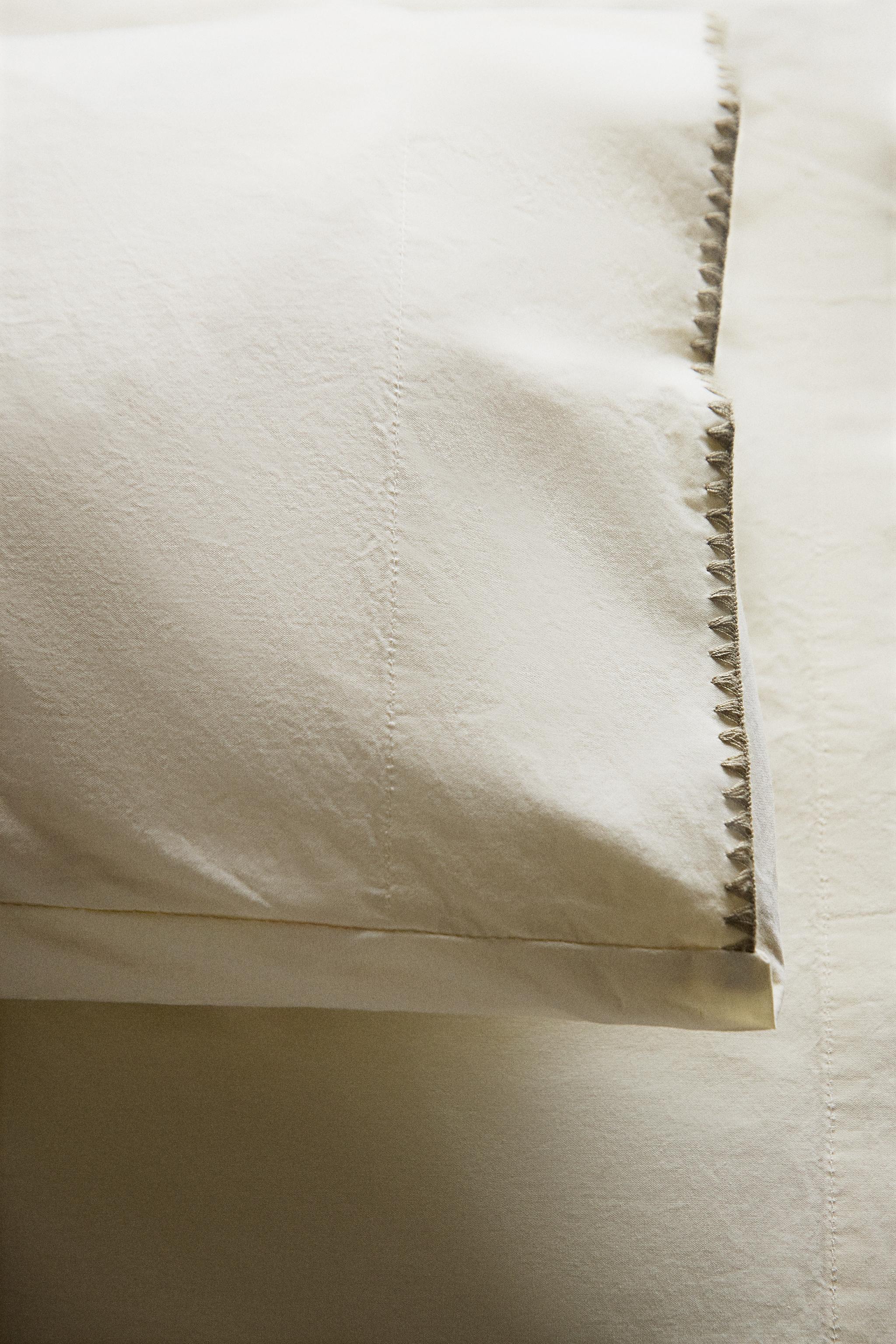 FLAT SHEET WITH EMBROIDERED TRIM